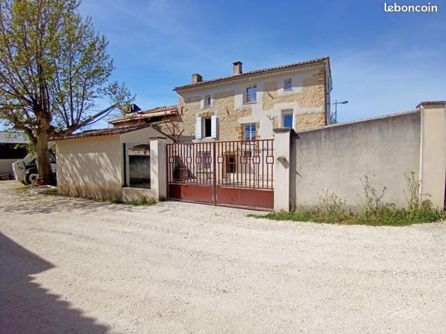 Maison vente à Carpentras, Violès