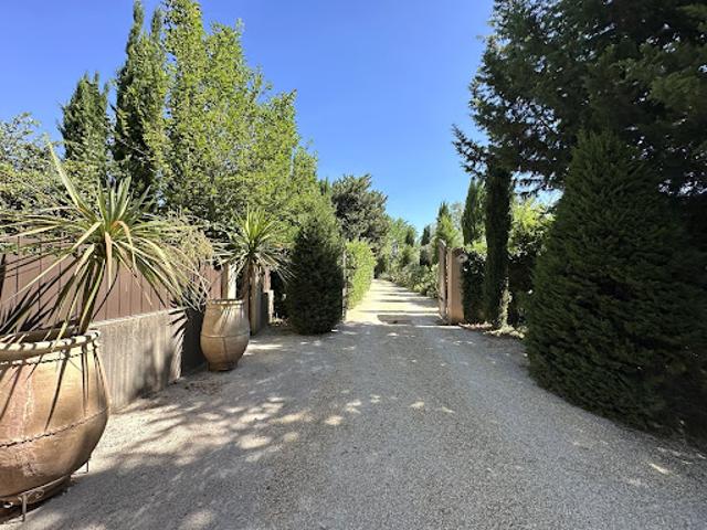 Ferme vente à Arles
