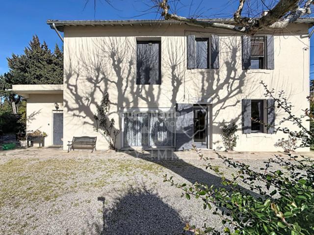 Maison vente à Arles, Cabannes