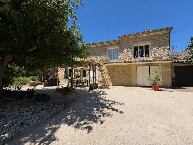 Ferme vente à Carpentras, Caderousse