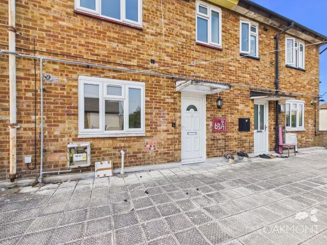 Apartment for rent in Harold Hill, Greater London