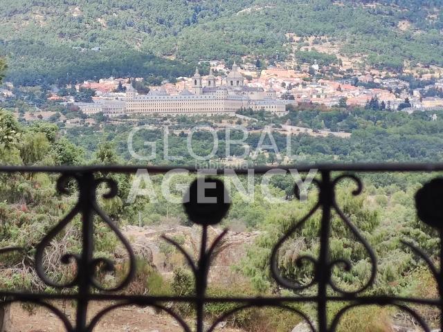 Casa Rural en venta en El Escorial, Urbanización Parque Real