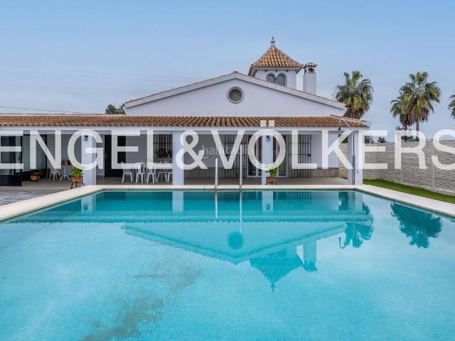 Casa Rural en venta en Lora Del Río, Andalucía