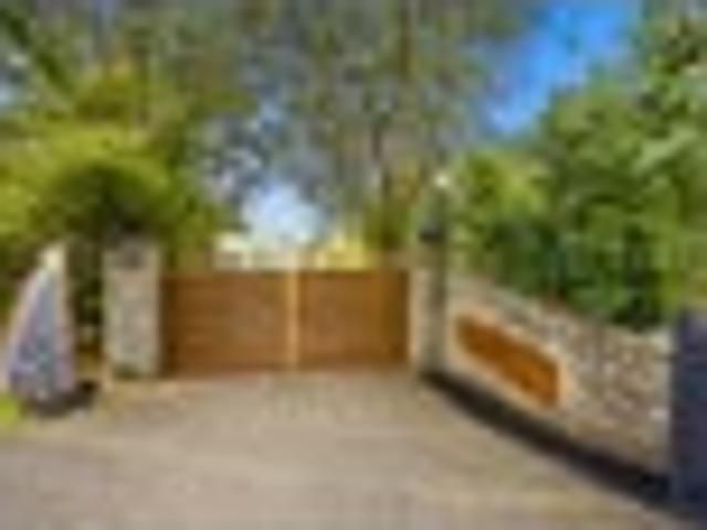 House for sale in Oratia