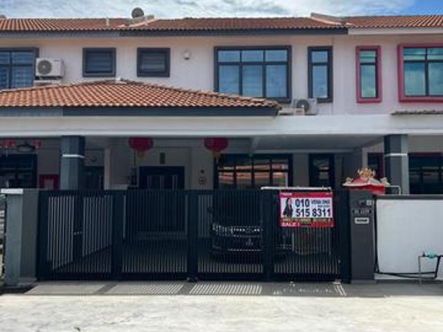 Terraced House for sale in Malaka