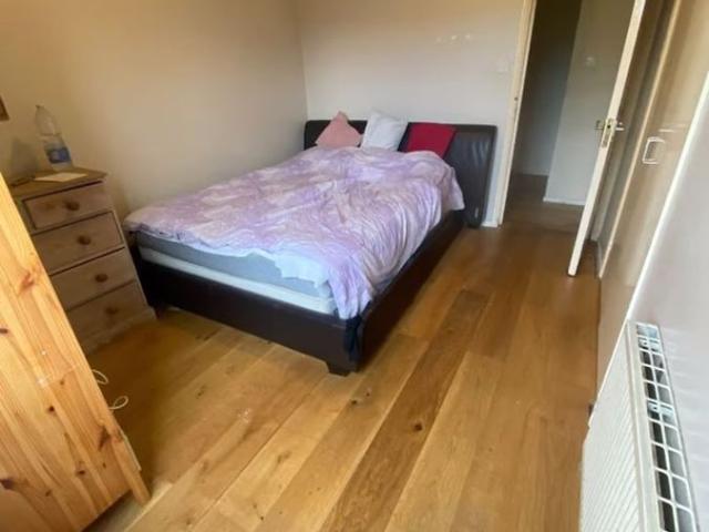 Room for rent in Summerstown, Greater London