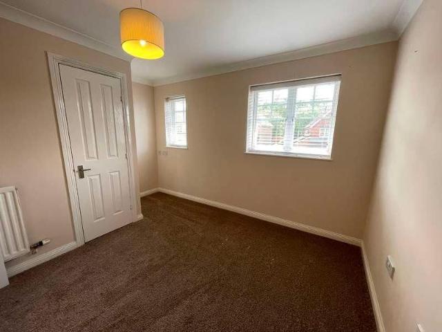 Townhouse for rent in Shipley View, Caldermill