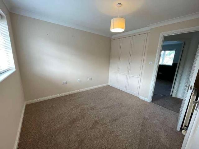 Townhouse for rent in Shipley View, Caldermill