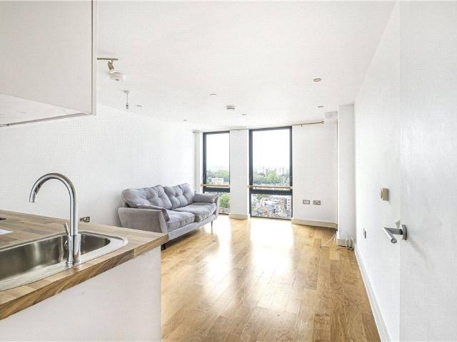 Apartment for rent in London Borough of Croydon, Waddon