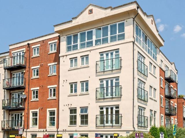 Apartment for rent in Widmore, Greater London