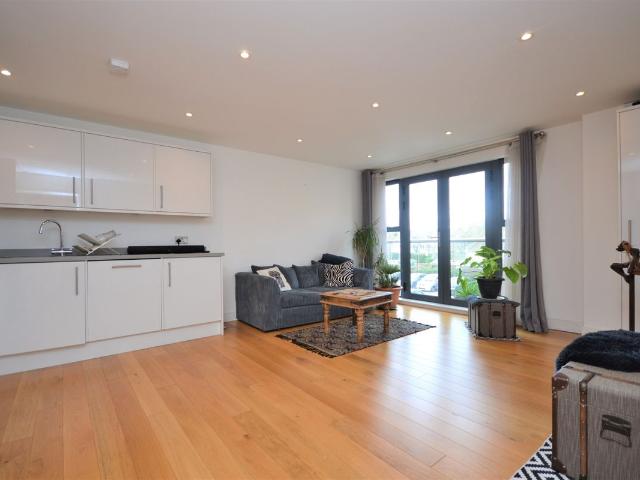 Apartment for rent in Widmore, Greater London