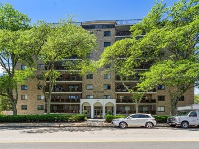 Condo for sale in Arlington