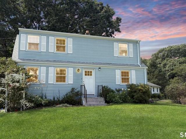House for sale in Oakdale, Montville