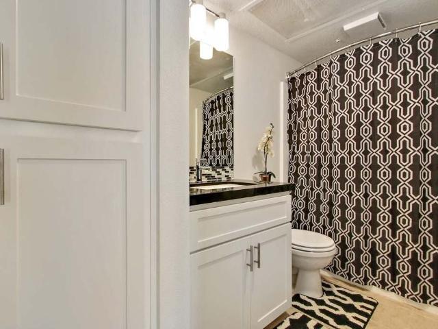 Apartment for rent in Canoga Park, California