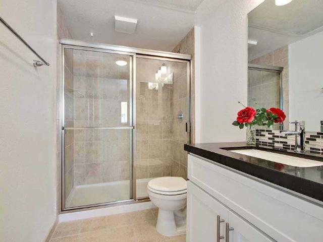 Apartment for rent in Canoga Park, California