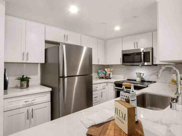 Apartment for rent in Canoga Park, California