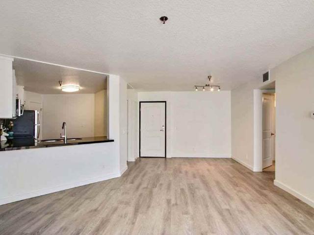 Apartment for rent in Canoga Park, California