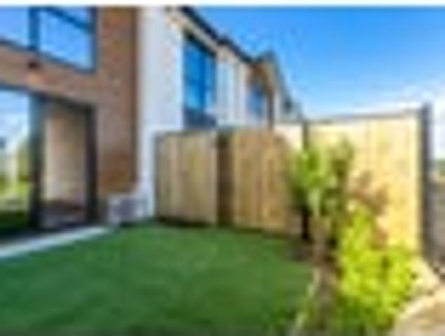 Townhouse for rent in Massey, Henderson-Massey