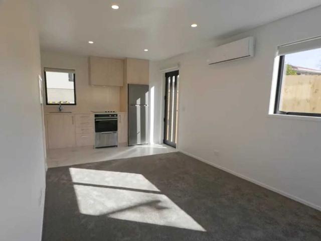 Townhouse for rent in Massey, Henderson-Massey