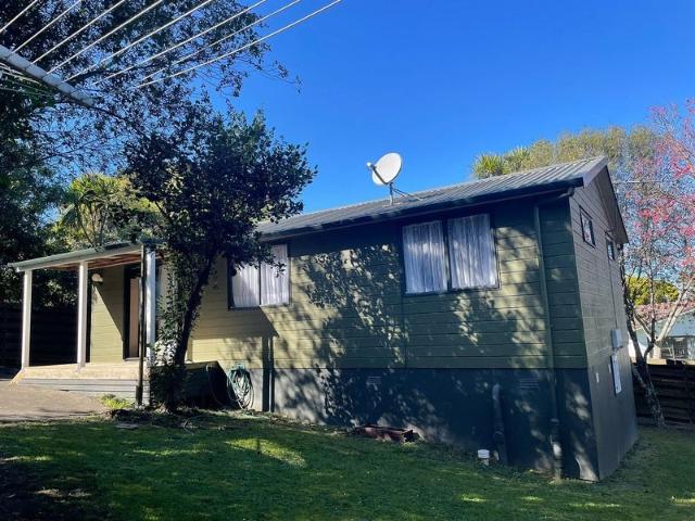 House for rent in Oratia