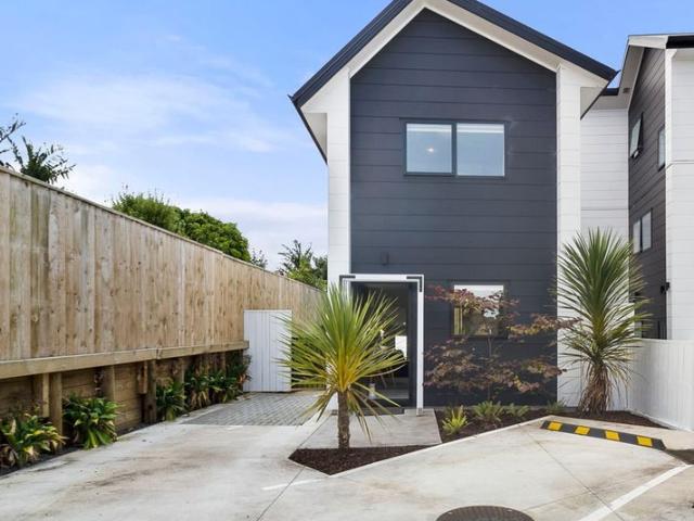 House for rent in Oratia