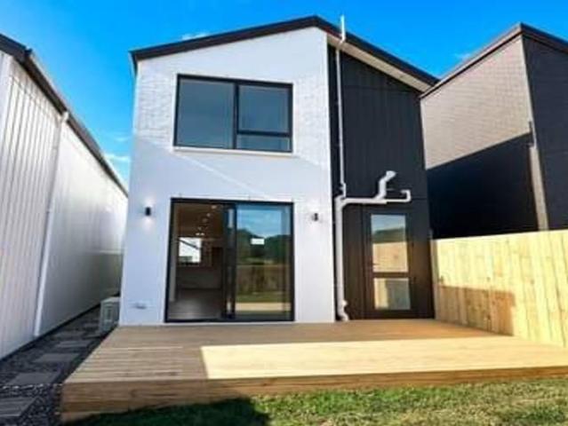 House for rent in Oratia
