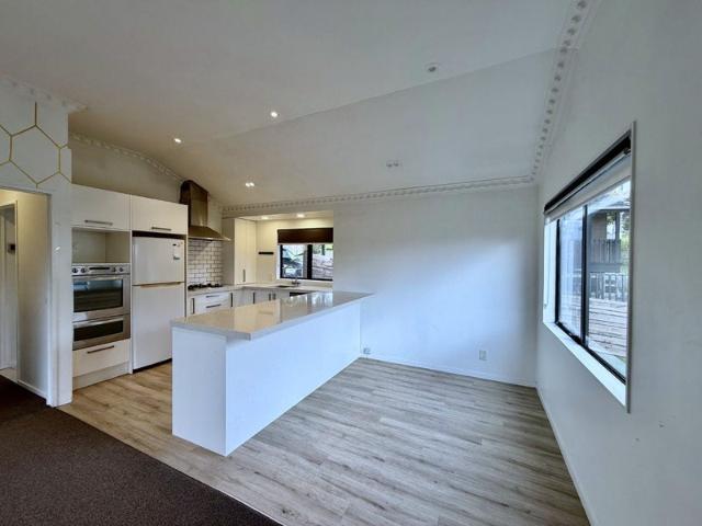 House for rent in Oratia