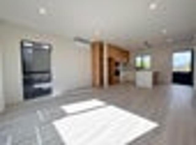 Townhouse for rent in Massey West, Henderson-Massey