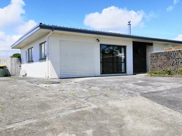 House for rent in Oratia
