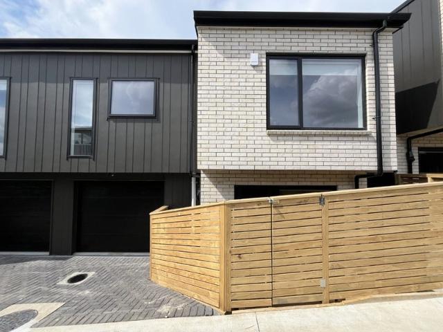 House for rent in Oratia