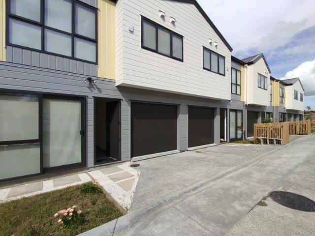 House for rent in Oratia