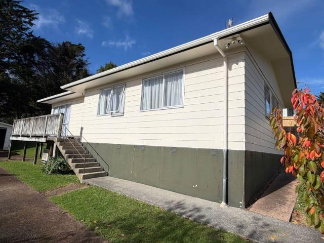House for rent in Oratia