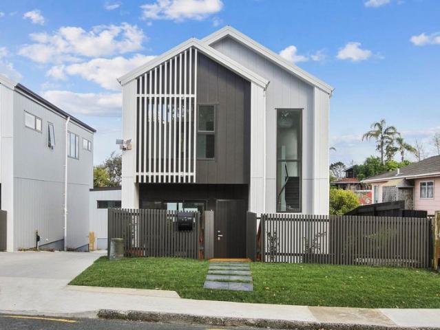 House for rent in Oratia