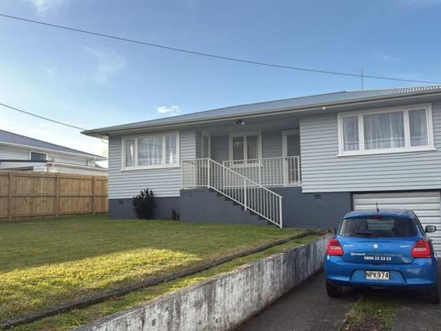 House for rent in Oratia