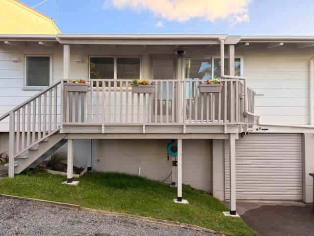 House for rent in Oratia