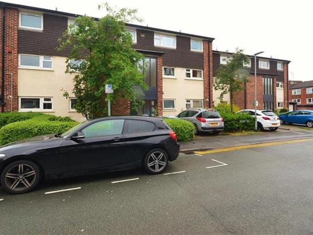 Apartment for rent in Alderley Edge