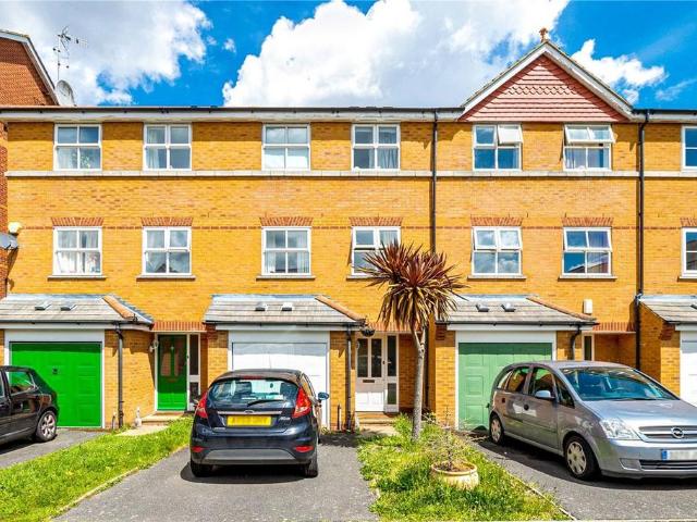 House for rent in Furzedown, Greater London