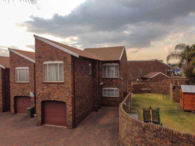 Townhouse for sale in Alberton