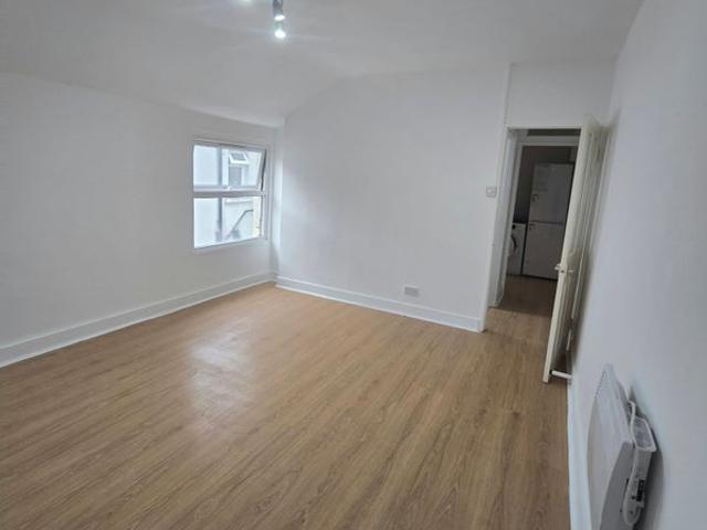 Studio for rent in London Borough of Barking and Dagenham, Greater London