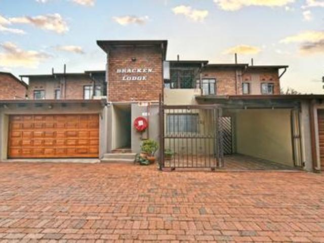 Townhouse for sale in Brackenhurst, Ekurhuleni