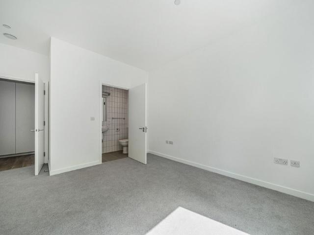 Apartment for rent in Gascoigne Estate, Greater London
