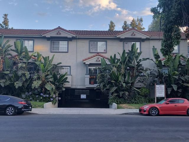 Room for rent in Sherman Oaks Neighborhood Council District, Canoga Park