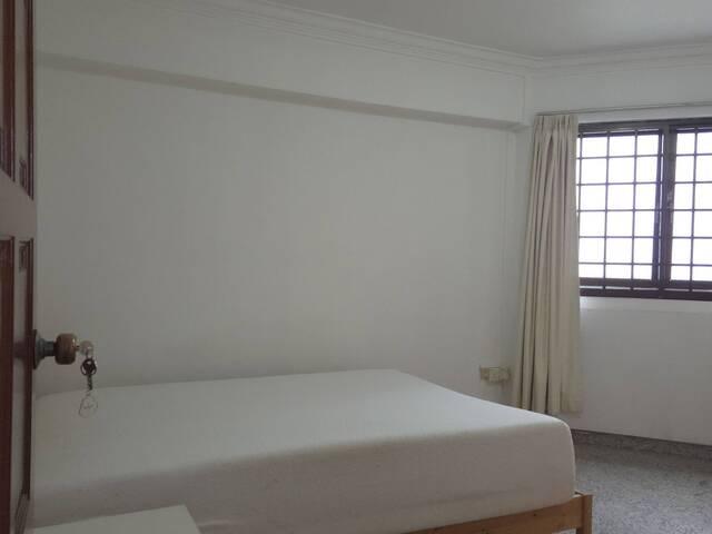 Room for rent in Hong Kah, Singapore