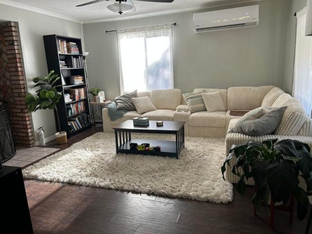 Room for rent in Canoga Park, California