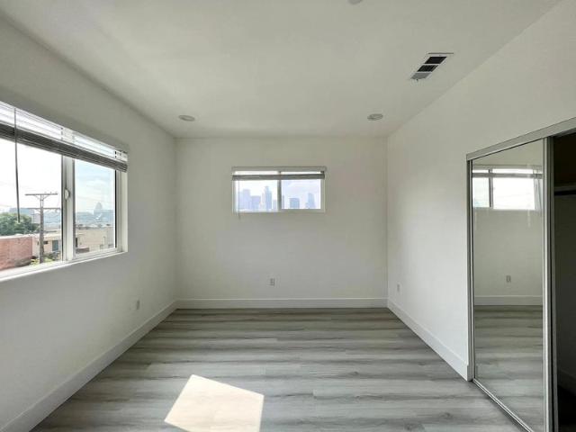 Room for rent in Canoga Park, California
