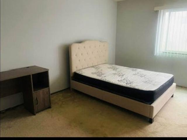 Room for rent in Canoga Park, California