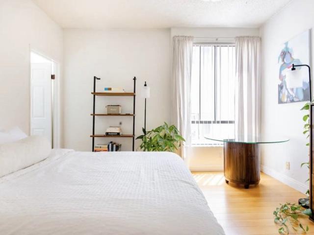 Room for rent in Canoga Park, California