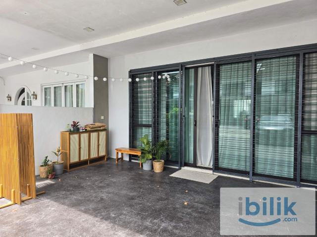 Room for rent in Petaling, Alam Impian
