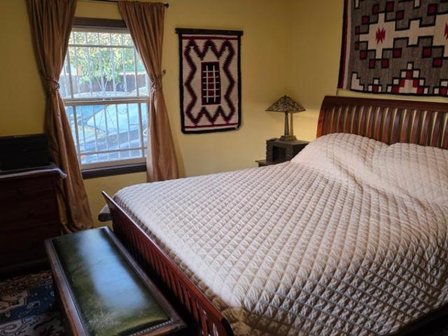 Room for rent in Canoga Park, California