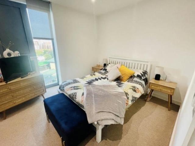 Room for rent in Nine Elms, Greater London
